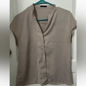 MOTF women’s sleeveless blouse.